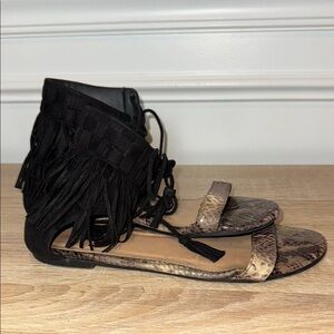 Indigo Rd Black and Brown and leopard SZ 8M Fringe Sandals Flat‎